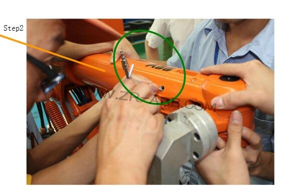 ABB機器人IRB2400系列伺服電機軸拆裝步驟流程