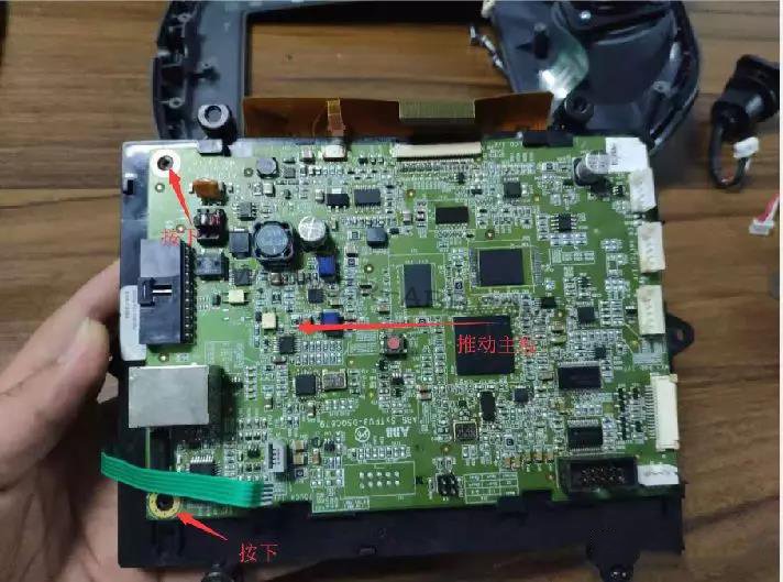 ABB機(jī)器人示教器維修拆解過(guò)程及更換步驟