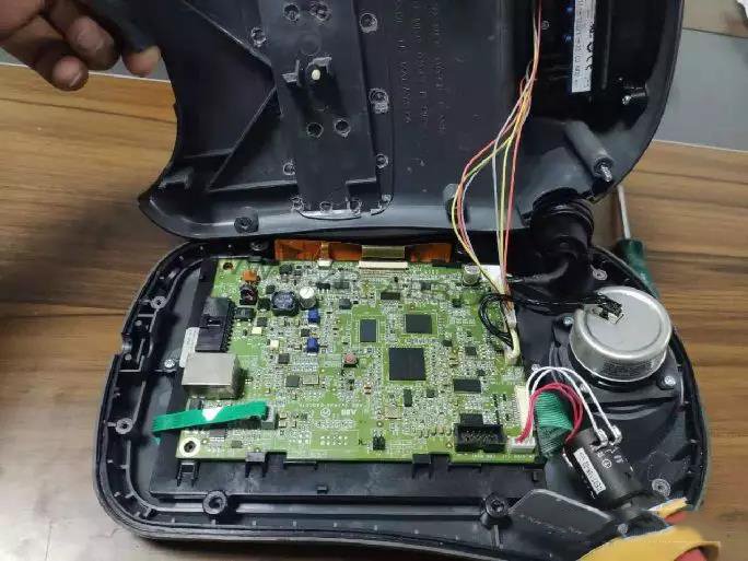 ABB機(jī)器人示教器維修拆解過(guò)程及更換步驟